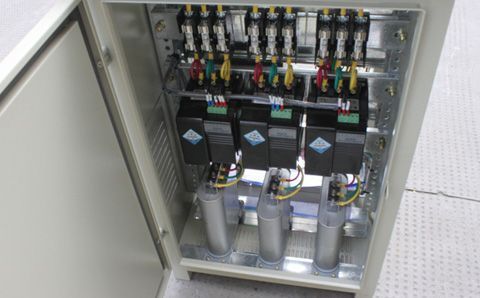 如何選擇補償電力電容器的控制方式？